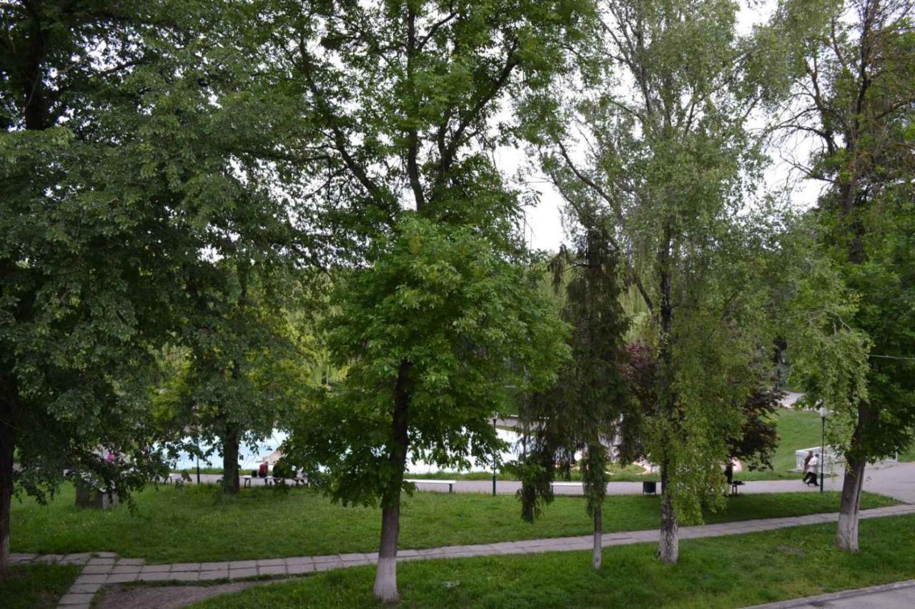 Квартира Двохкімнатна Фонтан Leilighet Kamenets-Podolsk Eksteriør bilde
